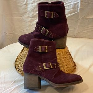 Fabulous maroon suede booties!